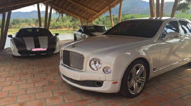 Ông Đặng Lê Nguyên Vũ còn có niềm đam mê đặc biệt với các dòng xe sang như Rolls – Royce Phantom, Bentley Mulsanne.