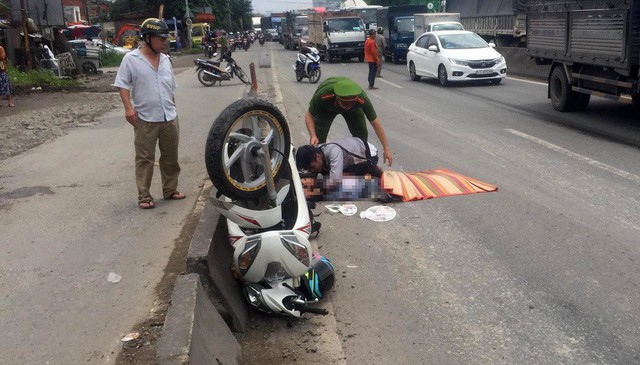 Thanh ni&ecirc;n ng&atilde; quỵ khi người y&ecirc;u bị tai nạn thương t&acirc;m