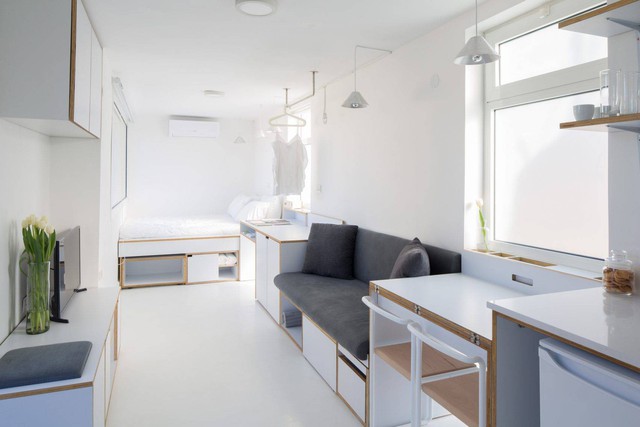 
Không gian được lựa chọn với màu trắng tinh khôi, đủ để khi ánh sáng ngập tràn, căn hộ nhỏ như rộng rãi hơn.
