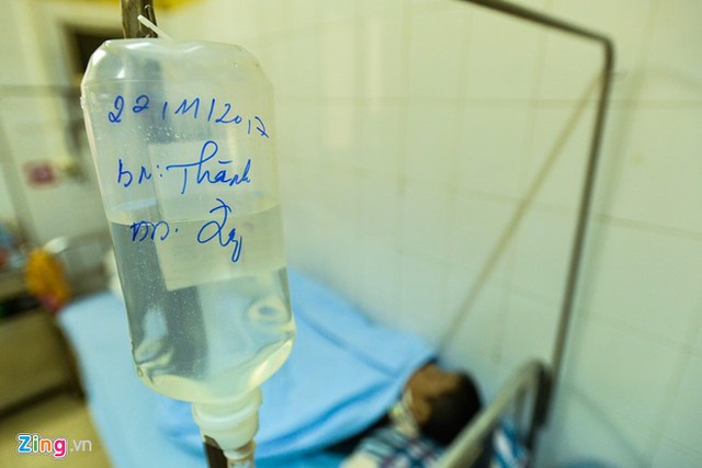Nhiều bệnh nhân hốt hoảng khi lây HIV từ gái mại dâm. Ảnh: Quỳnh Trang.