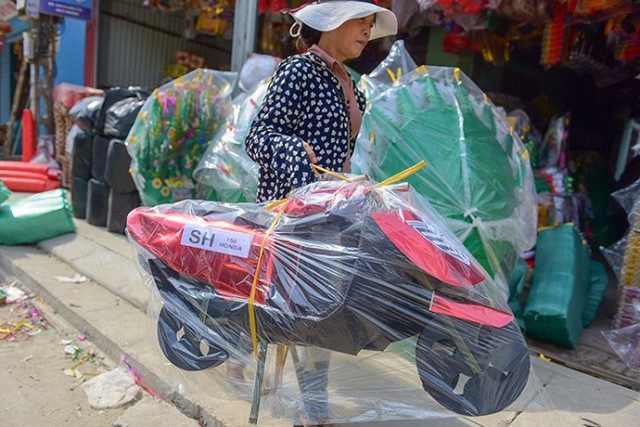 Cũng như trên trần, SH cho người âm cũng có dăm bảy loại, từ kích thước đến chất liệu.