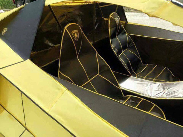 Nội thất của chiếc Lamborghini Aventador bằng giấy.