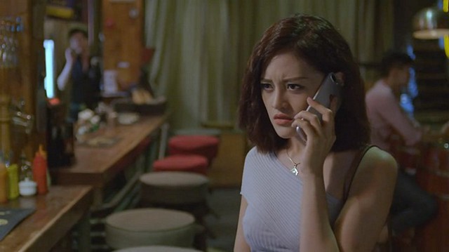 
Trong Cả một đời &acirc;n o&aacute;n, Thuỳ Anh v&agrave;o vai T&uacute;, một c&ocirc; g&aacute;i mồ c&ocirc;i nhiều tham vọng. T&uacute; kết hợp với Diệu (Lan Phương) để giả l&agrave;m Nguy&ecirc;n An, con g&aacute;i bị thất lạc của Dung (Hồng Diễm) v&agrave; Đăng (Mạnh Trường).
