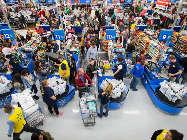 Walmart Inc., sở hữu chuỗi bán lẻ Walmart và nhà kho Sams Club, là hãng bán lẻ lớn nhất tại Mỹ, với doanh thu hơn 500 tỷ USD mỗi năm.