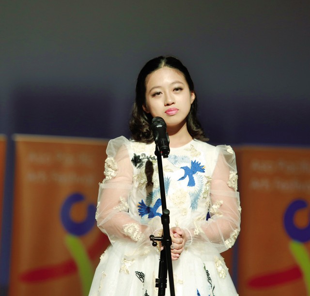 
Đào Diễm Quỳnh với tiết mục đạt giải Vàng tại Liên hoan nghệ thuật châu Á - Thái Bình Dương lần thứ 6 (ảnh gia đình cung cấp).
