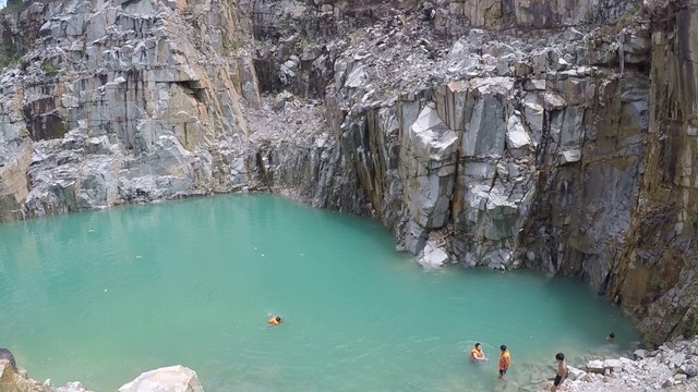 
Tuyệt tình cốc ở Đà Lạt bị cảnh báo nguy hiểm, đóng cửa sau thời gian mở do du lịch tự phát
