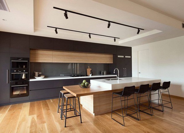 Bạn có thể thoải mái sử dụng chất liệu gỗ tự nhiên gần gũi, thân thiện này cho nhà bếp với mọi phong cách nội thất khác nhau.