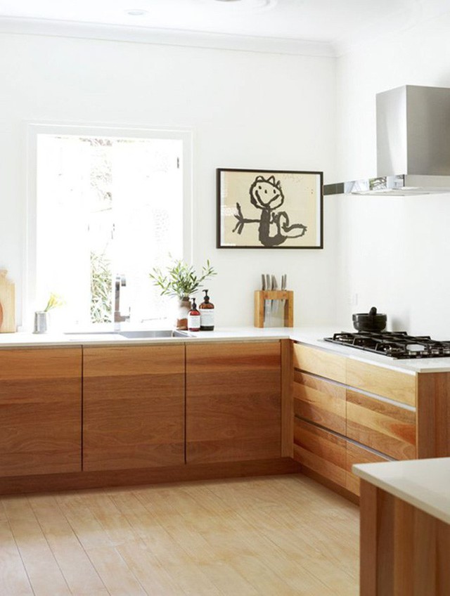 Có thể khẳng định rằng một căn bếp sử dụng chất liệu gỗ mộc tự nhiên sẽ chẳng bao giờ lỗi mốt.