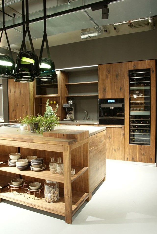 Với giá thành không cao nên những món đồ nội thất nhà bếp bằng gỗ được đánh giá là hợp với túi tiền của nhiều gia đình.