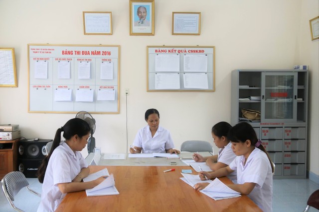 Lãnh đạo trạm y tế xã Tam Đa triển khai kế hoạch chăm sóc sức khỏe người bệnh