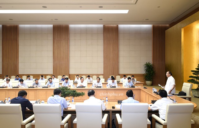 
Sáng 23/8, tại trụ sở Chính phủ, Thủ tướng Nguyễn Xuân Phúc đã chủ trì cuộc họp với một số bộ, ngành và địa phương về hỗ trợ khẩn cấp nhà ở cho các hộ dân bị ảnh hưởng bởi lũ quét và sạt lở đất.
