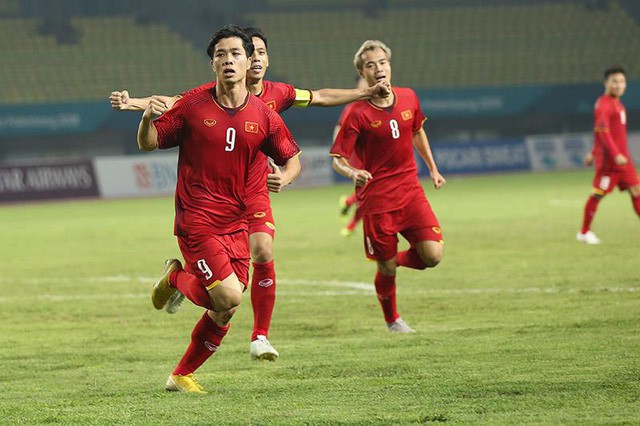 Công Phượng ăn mừng bàn thắng duy nhất vào lưới Bahrain
