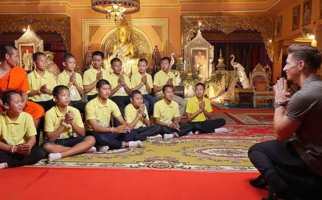 
H&igrave;nh ảnh đội b&oacute;ng nh&iacute; khi tr&ograve; chuyện với ABCnews.
