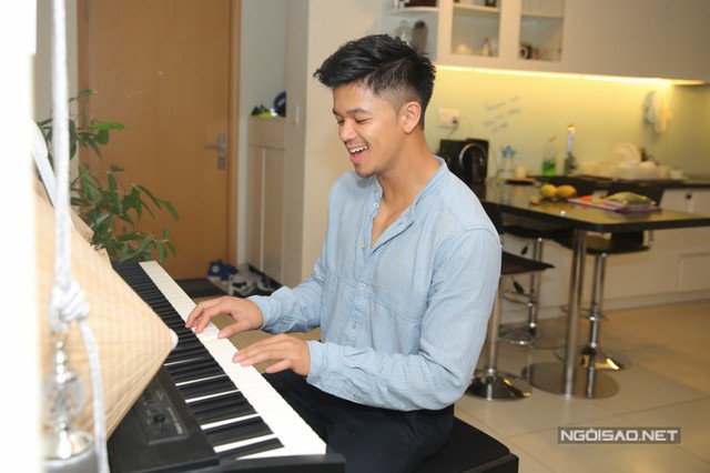 Ngoài khả năng hát, nhảy, Trọng Hiếu còn chơi khá thành thạo keyboard. Đây cũng là nơi anh luyện giọng hàng ngày và sáng tác nhạc khi có cảm hứng.