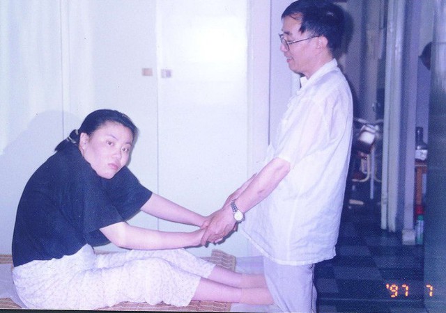 Sinh vi&ecirc;n t&agrave;i giỏi bỗng h&oacute;a đứa trẻ 6 tuổi bại liệt, m&ugrave; l&ograve;a: Vụ đầu độc b&iacute; ẩn hơn 2 thập kỷ chưa t&igrave;m được kẻ thủ &aacute;c - Ảnh 5.