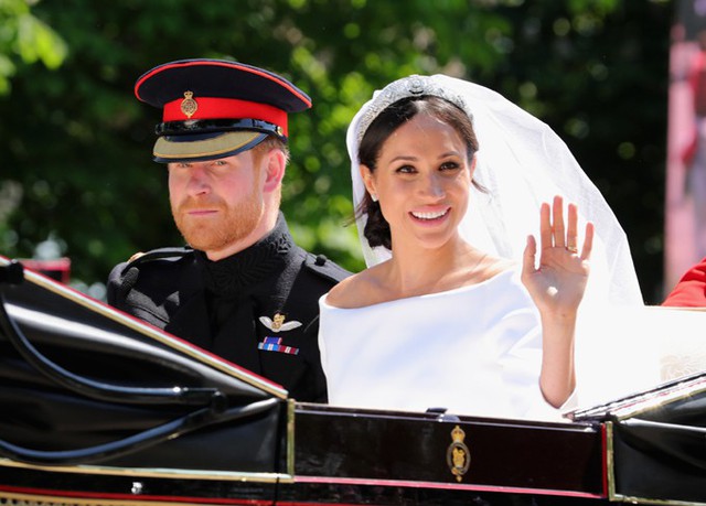 Hoàng tử Harry cưới cựu diễn viên Mỹ Meghan Markle hôm 19/5 ở lâu đài Windsor. Ảnh: UK Press.