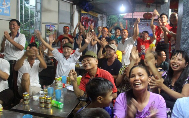 Tuy không giành được kết quả thắng lợi trong chiều nay, nhưng những chàng trai áo đỏ luôn là niềm tự hào của người dân Việt Nam