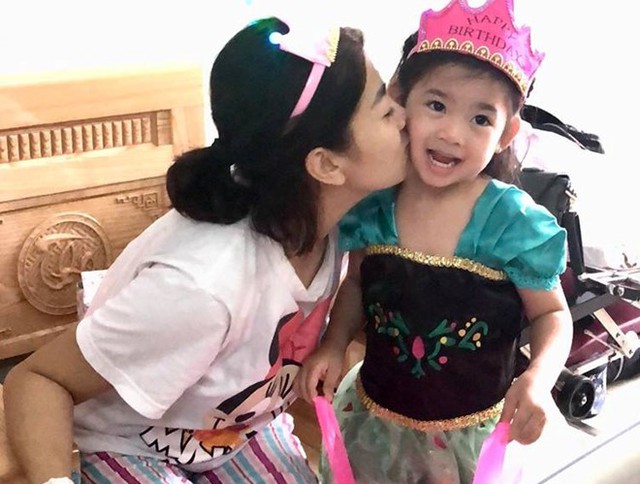 
Diễn viên Mai Phương mừng sinh nhật con gái 5 tuổi.
