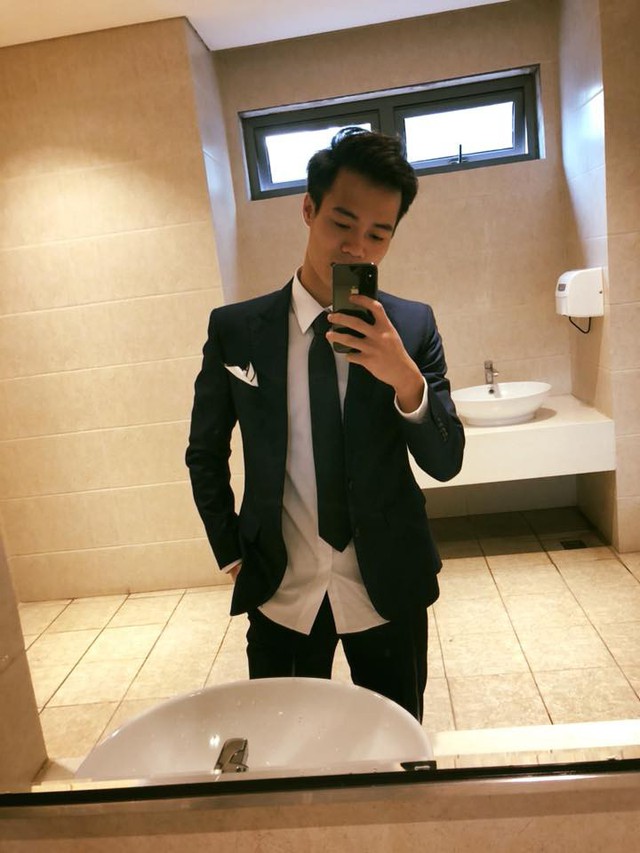 Văn Toàn diện suit bảnh bao.