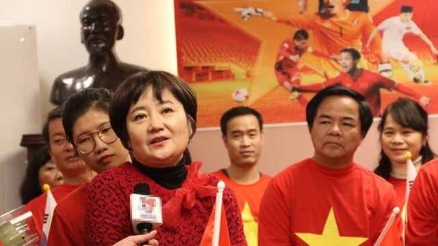 Bà Choi Song-A là người luôn đứng sau ủng hộ và quan tâm HLV Park Hang Seo suốt 32 năm qua.