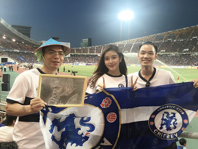 Huyền My cũng dành tình cảm nồng nhiệt với môn thể thao vua. Cô yêu thích câu lạc bộ Chelsea và đội tuyển Đức từ nhiều năm nay.