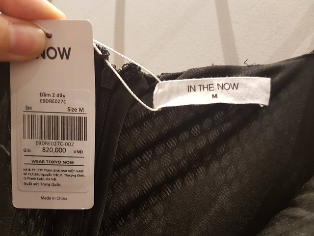 Nhãn mác một sản phẩm ghi “Wear Tokyo Now”, đính kèm “made in China”.