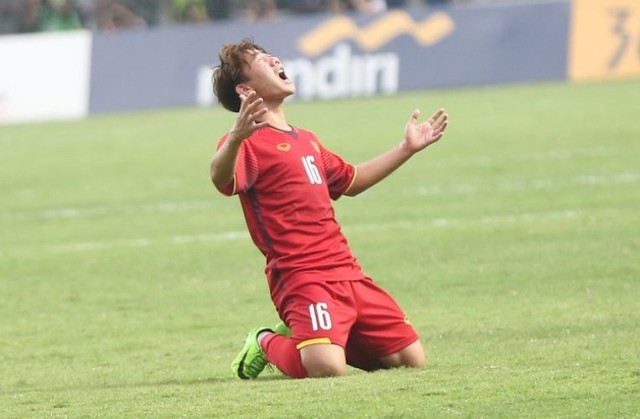 Minh Vương ghi bàn thắng tuyệt đẹp vào lưới của đội Olympic Hàn Quốc trong trận bán kết