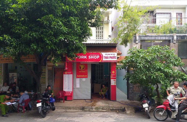 Nơi ph&aacute;t hiện thi thể người đ&agrave;n &ocirc;ng ngoại quốc bốc m&ugrave;i.