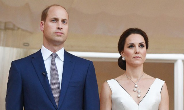 Vợ chồng William - Kate được hy vọng sẽ đảm nhận ngôi vị vua và hoàng hậu. Ảnh: UK Press.