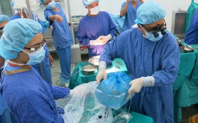 
Ca ghép tạng đưa từ Hà Nội vào TPHCM (ảnh do Trung tâm Điều phối ghép tạng Quốc gia cung cấp).
