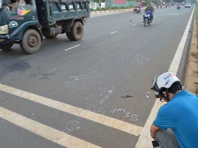 Hiện trường vụ tai nạn làm chị Lê Minh Tâm chết tại chỗ. 