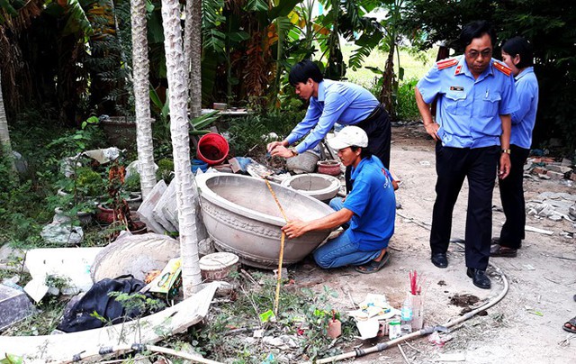 Chiếc chậu kiểng mà nghi can dùng để dấu thi thể nạn nhân. Ảnh: Tuấn Kiệt.