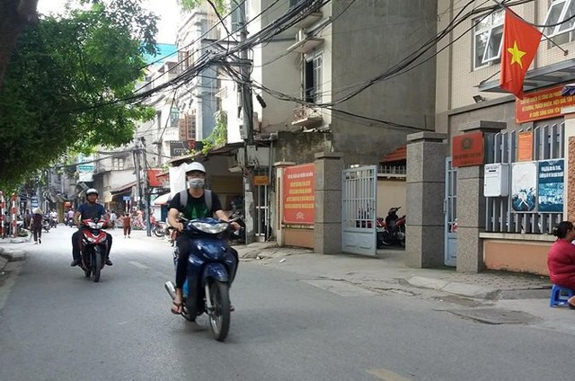 Sau khi đưa về trụ sở c&ocirc;ng an phường Nan Đồng, c&aacute;c b&ecirc;n li&ecirc;n quan đ&atilde; được cho về