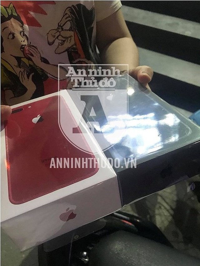 Với mỗi chiếc máy iPhone đắt tiền này, người bán chỉ lãi 1-2 triệu đồng, nhưng với kẻ lừa đảo, thì lãi là... nhiều chục triệu