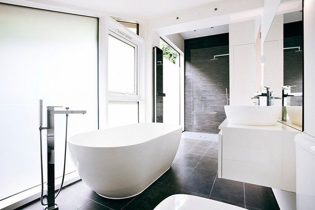 Cảm giác sạch sẽ là một yêu cầu mà mọi nhà đình luôn đòi hỏi trong thiết kế nhà tắm.