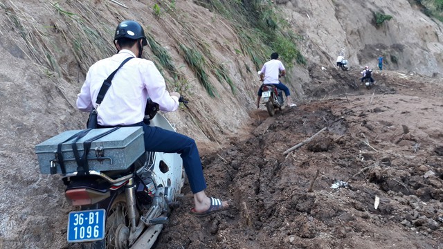 Việc đi lại gặp nhiều khó khăn.