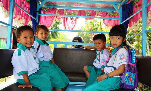 Nhờ chiếc xe đưa đón học sinh của anh Hội, nhiều năm qua trên địa bàn xã Phú Hội không còn trường hợp các em học sinh bỏ học vì không có điều kiện đến trường