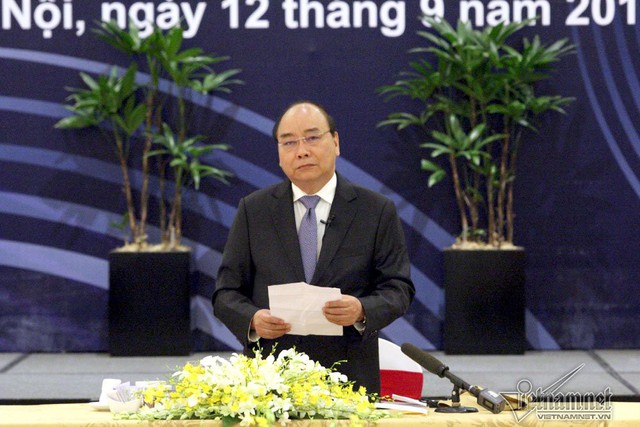 Thủ tướng Nguyễn Xu&acirc;n Ph&uacute;c ph&aacute;t biểu tại phi&ecirc;n đối thoại. Ảnh: Trần Thường