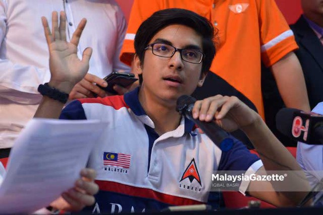 Bộ trưởng Syed Saddiq bin Syed Abdul Rahman đã hai lần từ chối học bổng thạc sĩ Đại học Oxford, Anh.