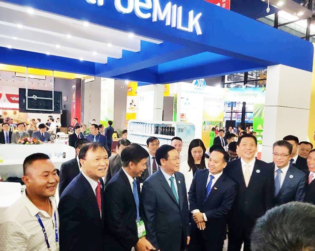Chiều 11/9/2018, tham dự Hội chợ Trung Quốc - ASEAN 2018 Ủy viên Bộ Chính trị, Phó Thủ tướng Vương Đình Huệ đã tham quan khu trưng bày của TH True MILK.