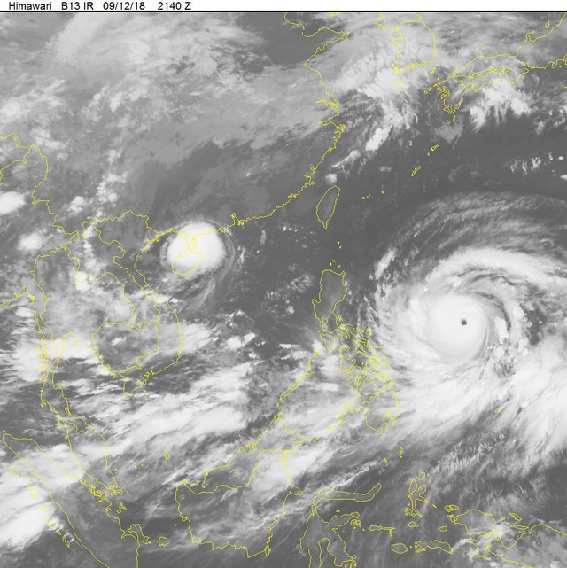 Hình ảnh vệ tinh của bão trên biển Đông