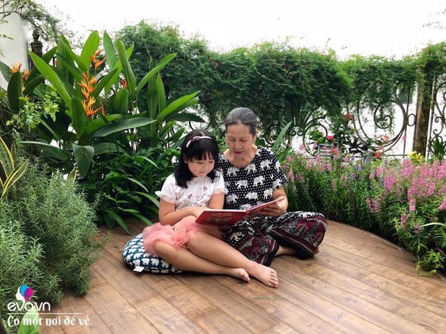 Khu vườn nhỏ trên tầng 4 - nơi thư giãn mỗi ngày mà gia đình chị Chi rất yêu thích.