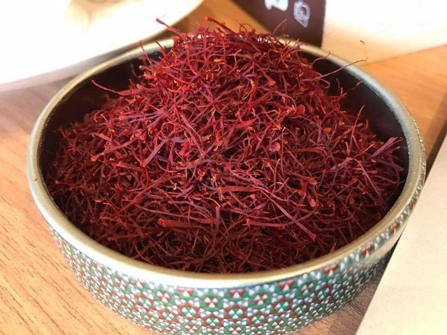 Nhụy hoa nghệ t&acirc;y được v&iacute; l&agrave; v&agrave;ng đỏ v&igrave; c&oacute; gi&aacute; tr&ecirc;n nửa tỷ đồng/kg