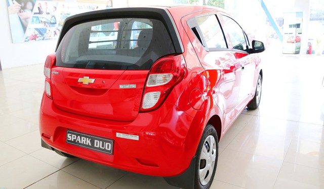
Chevrolet Spark trở thành mẫu ô tô rẻ nhất thị trường Việt Nam hiện nay.
