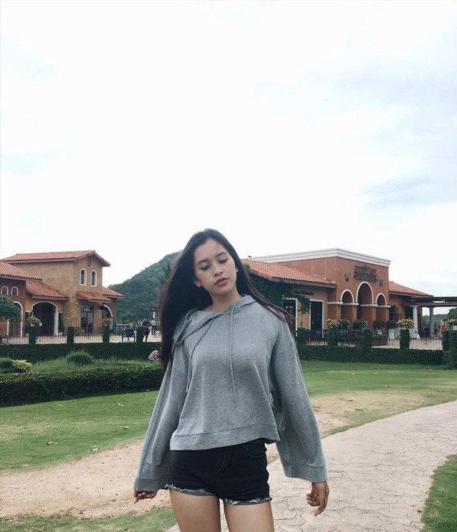 Đặc biệt, Hoa hậu thích những gam màu trung tính chứ không rườm rà, màu mè điệu đà như nhiều cô gái khác.