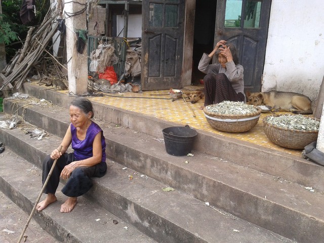 
Căn nhà vắng vẻ, quạnh hiu nơi hai chị em cụ The và cụ Sợi sinh sống hàng chục năm qua.    Ảnh: PV
