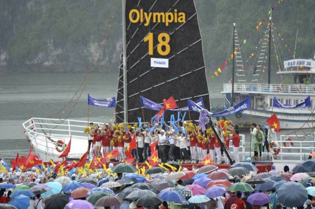 
Niềm vui vỡ òa khi Nguyễn Hoàng Cường giành điểm cao nhất và đạt Quán quân Đường lên đỉnh Olympia lần thứ 18
