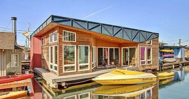 Toàn cảnh ngôi nhà nổi trên mặt nước nằm ở Seattle, Washington trên hồ Union.
