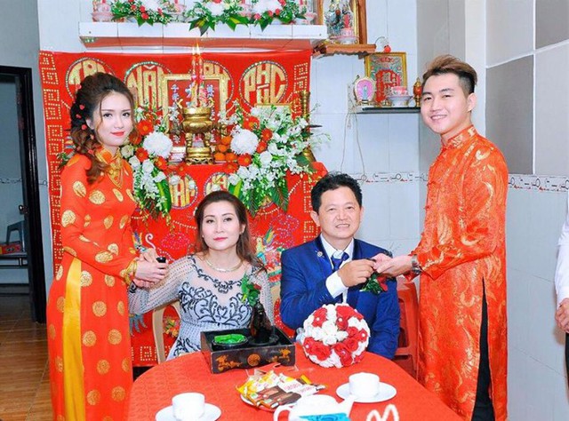 Nhan sắc của Tiểu Như và chồng được khen đẹp hơn so với những bức ảnh do thợ ảnh nhà trai chụp.
