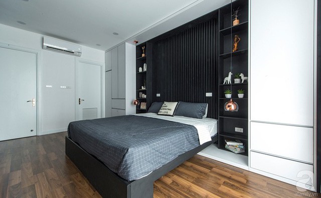 Phòng ngủ chính tối giản hóa đồ đạc, màu sắc.